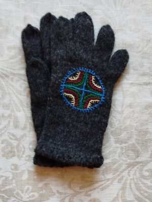 Arhailise mustriga sõrmikud