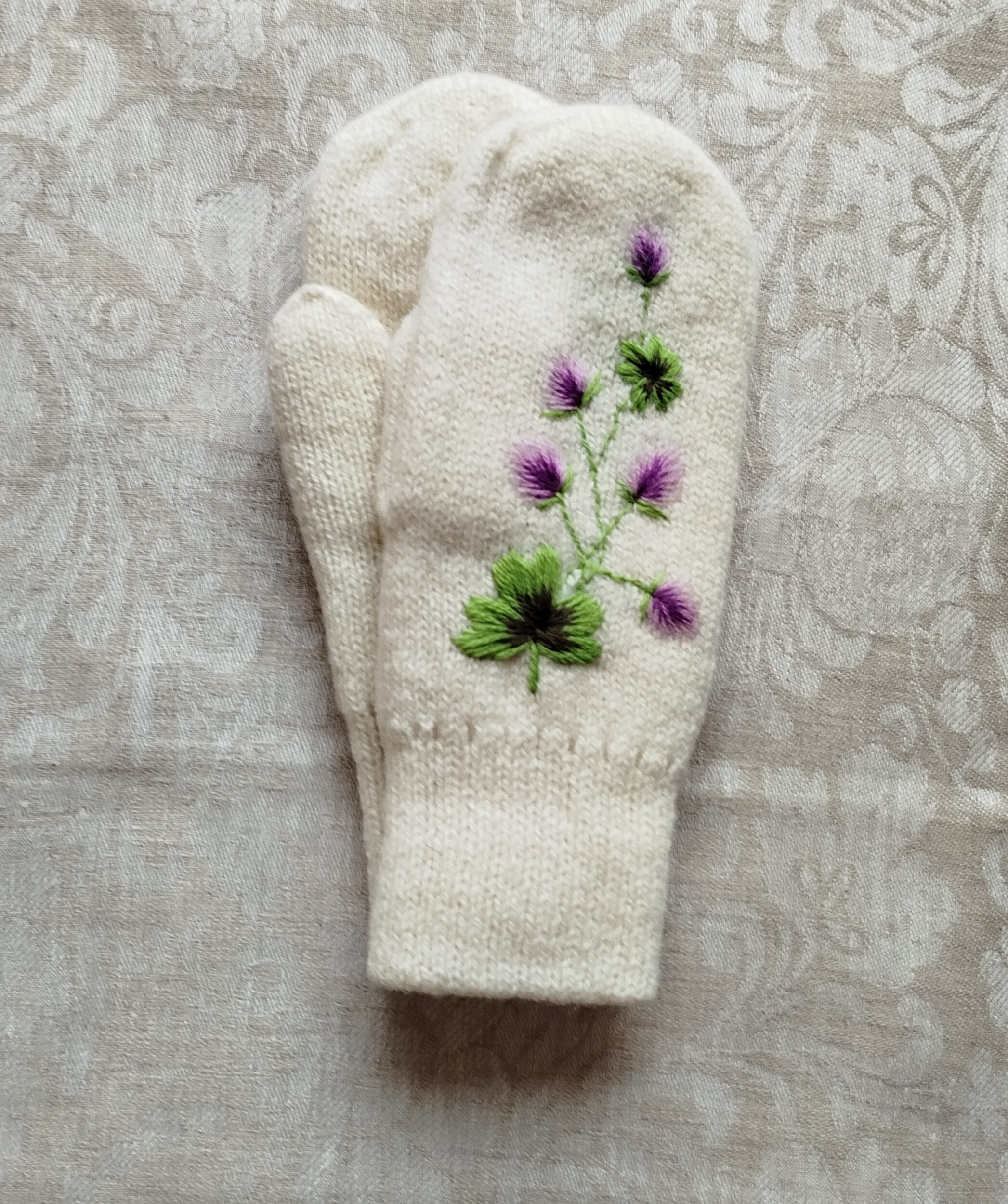 Lilledega topeltlabakud